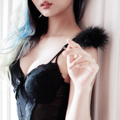 11" Tease Fluffy Feather Tickler Crop(Black)